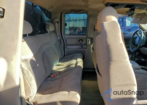 2001 GMC New Sierra C1500 z USA, uszkodzony, nr VIN 2GTEC19T211112059